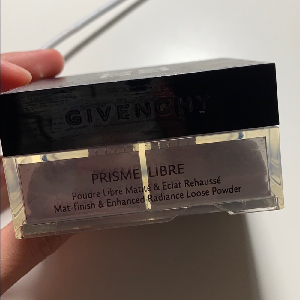 Givenchy powder 01